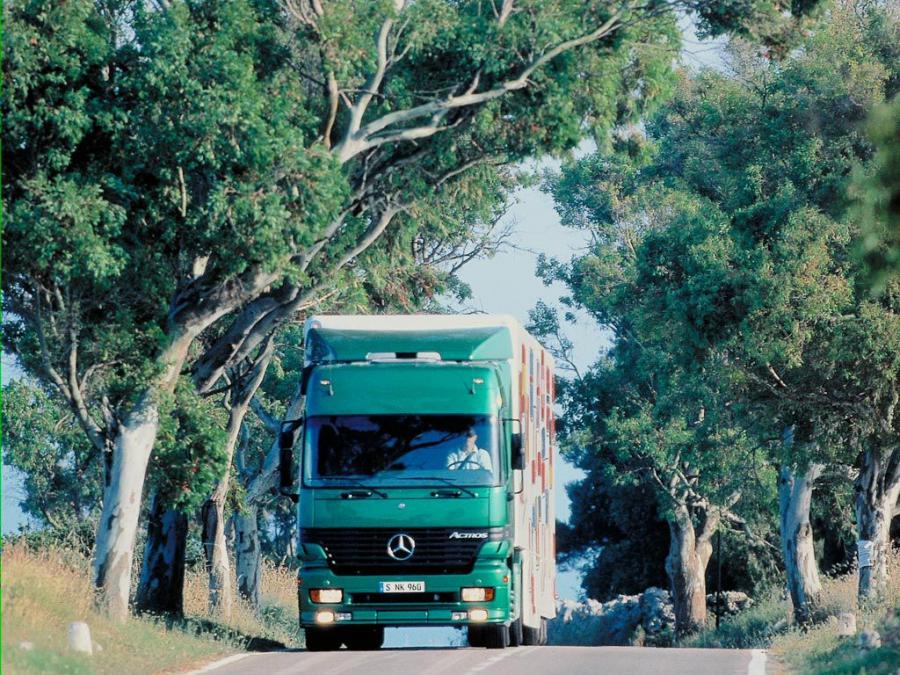  Mercedes-Benz Actros 1843 1997 года  (фото 11 из 21)